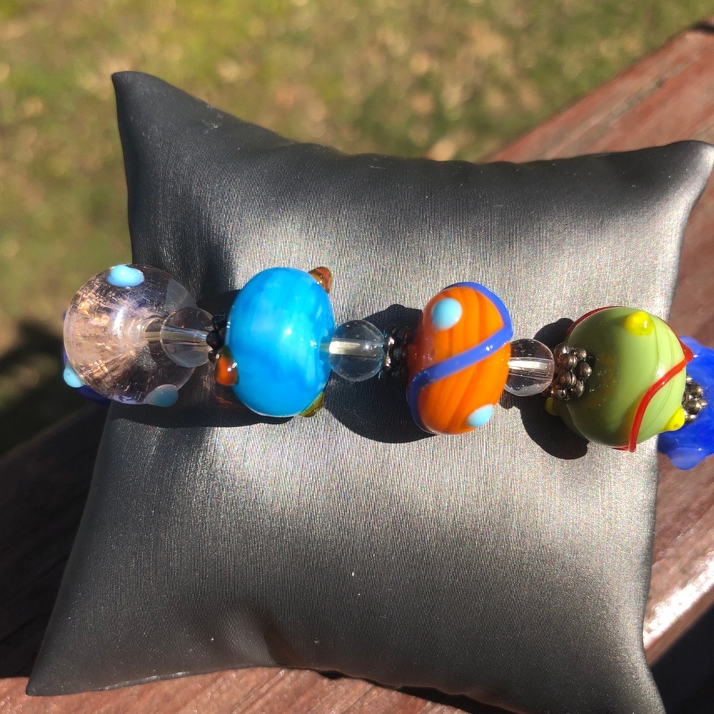 Glass bead bracelet